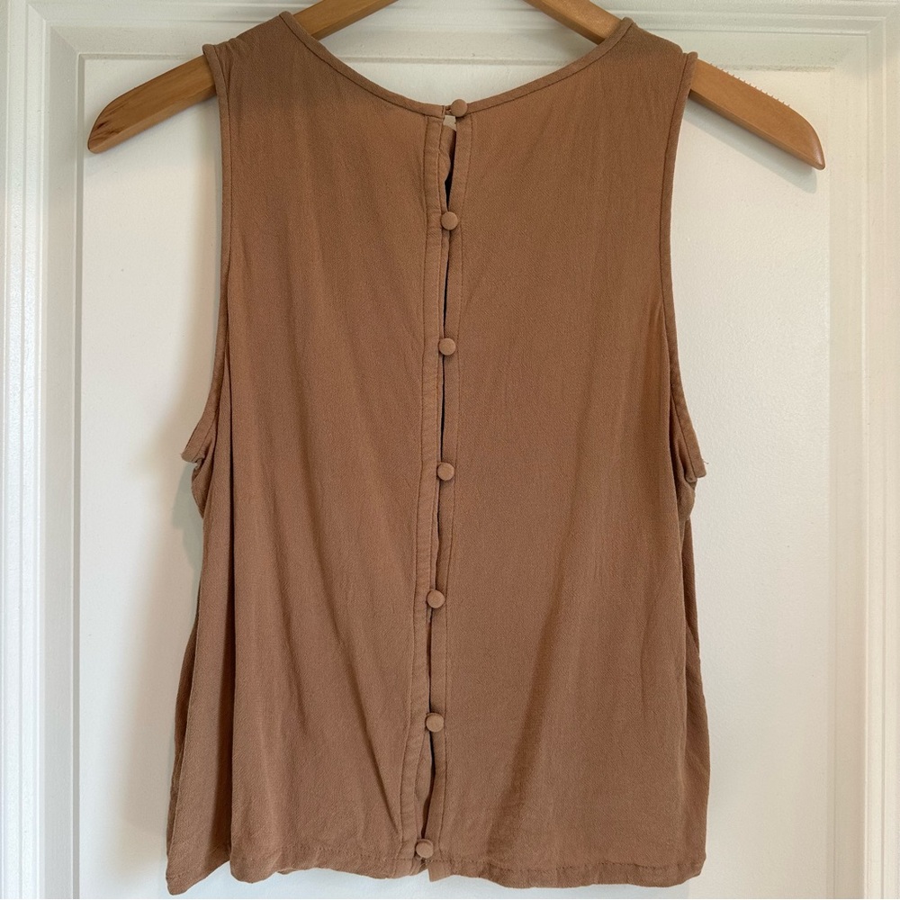Banana Republic button back tank